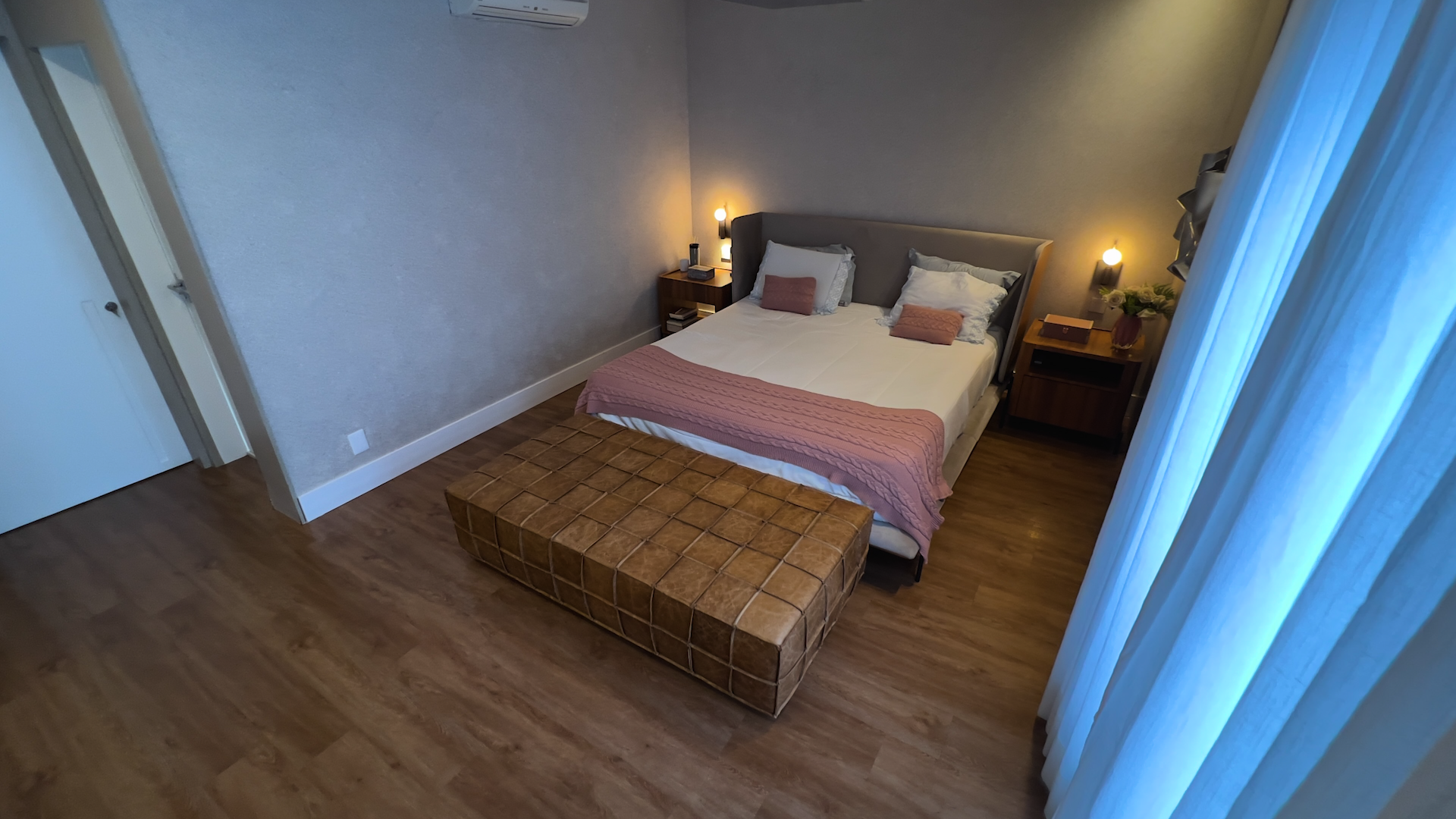 Suíte master do apartamento Terraços Tamboré